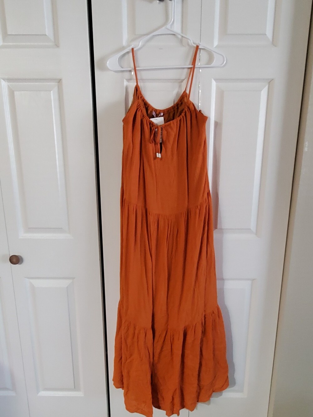 La Lavon Nwt Maxi Orange Med Dress. Tiered. Sleeveless.